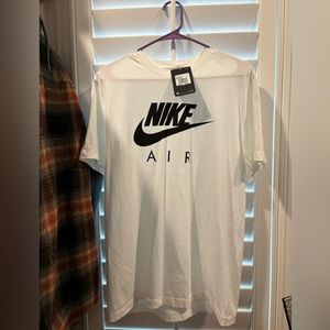 Nike T shirt. Size medium NWT